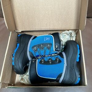 Little kid size 11 winter boots